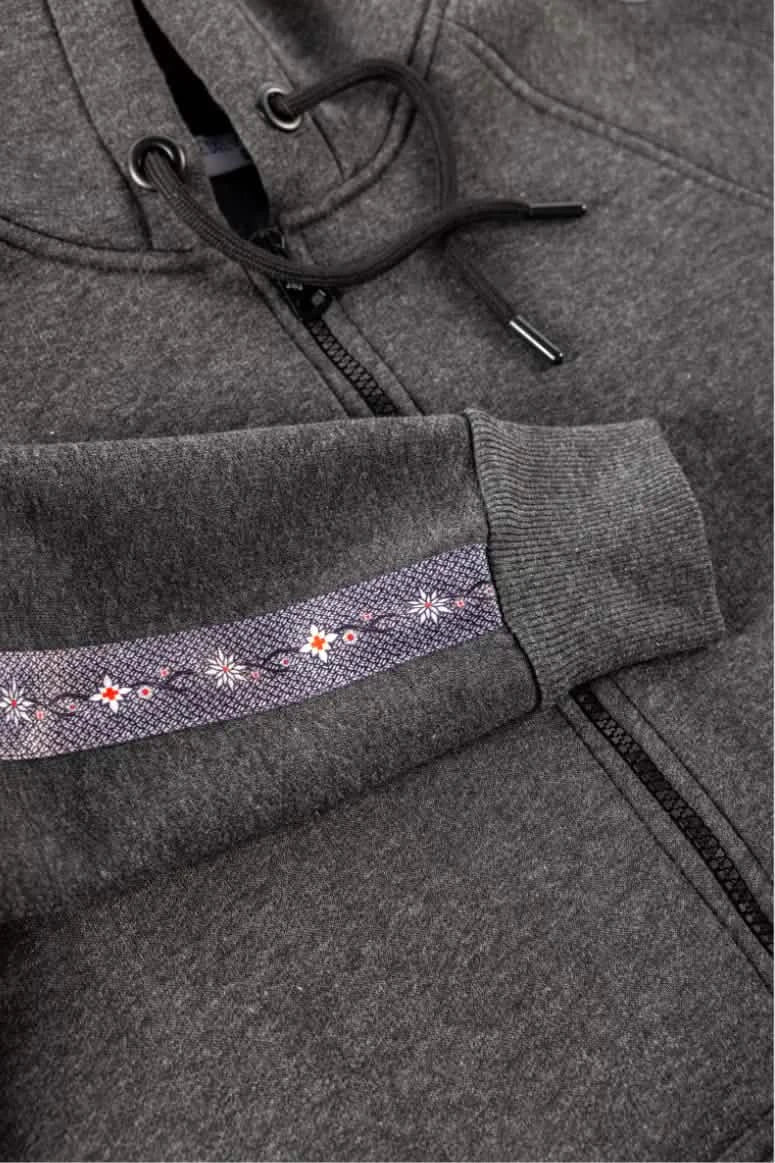 Damen-Sweatjacke mit Edelweiss-Muster, Kapuze und Taschen.