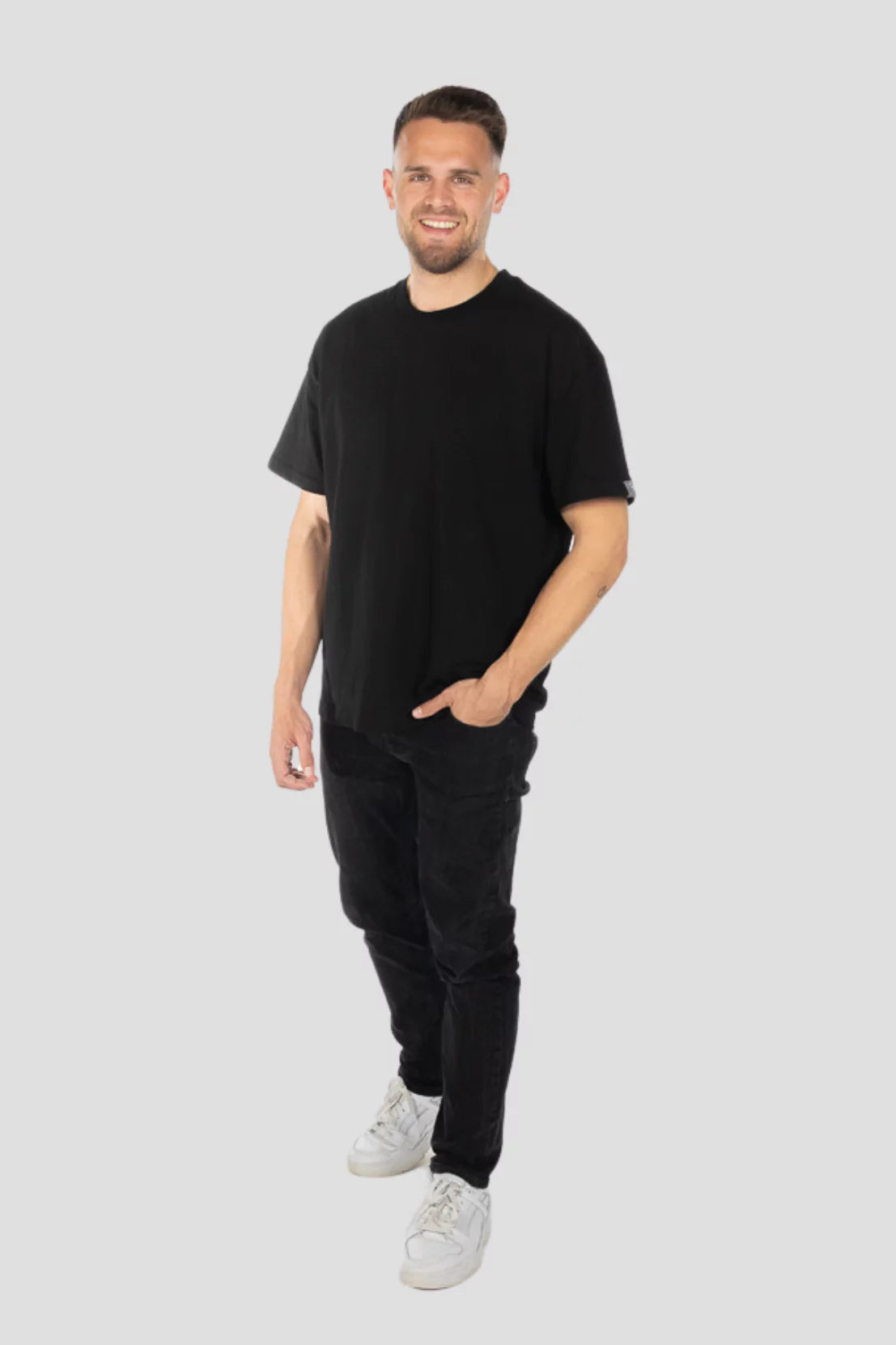T-Shirt Edelweiss Oversized Light Herren mit dezentem Edelweiss-Badge am Arm – Oversized Fit aus 100 % Baumwolle