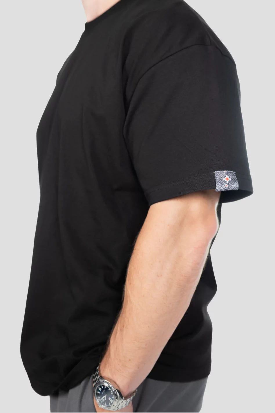 T-Shirt Edelweiss Oversized Light Herren mit dezentem Edelweiss-Badge am Arm – Oversized Fit aus 100 % Baumwolle