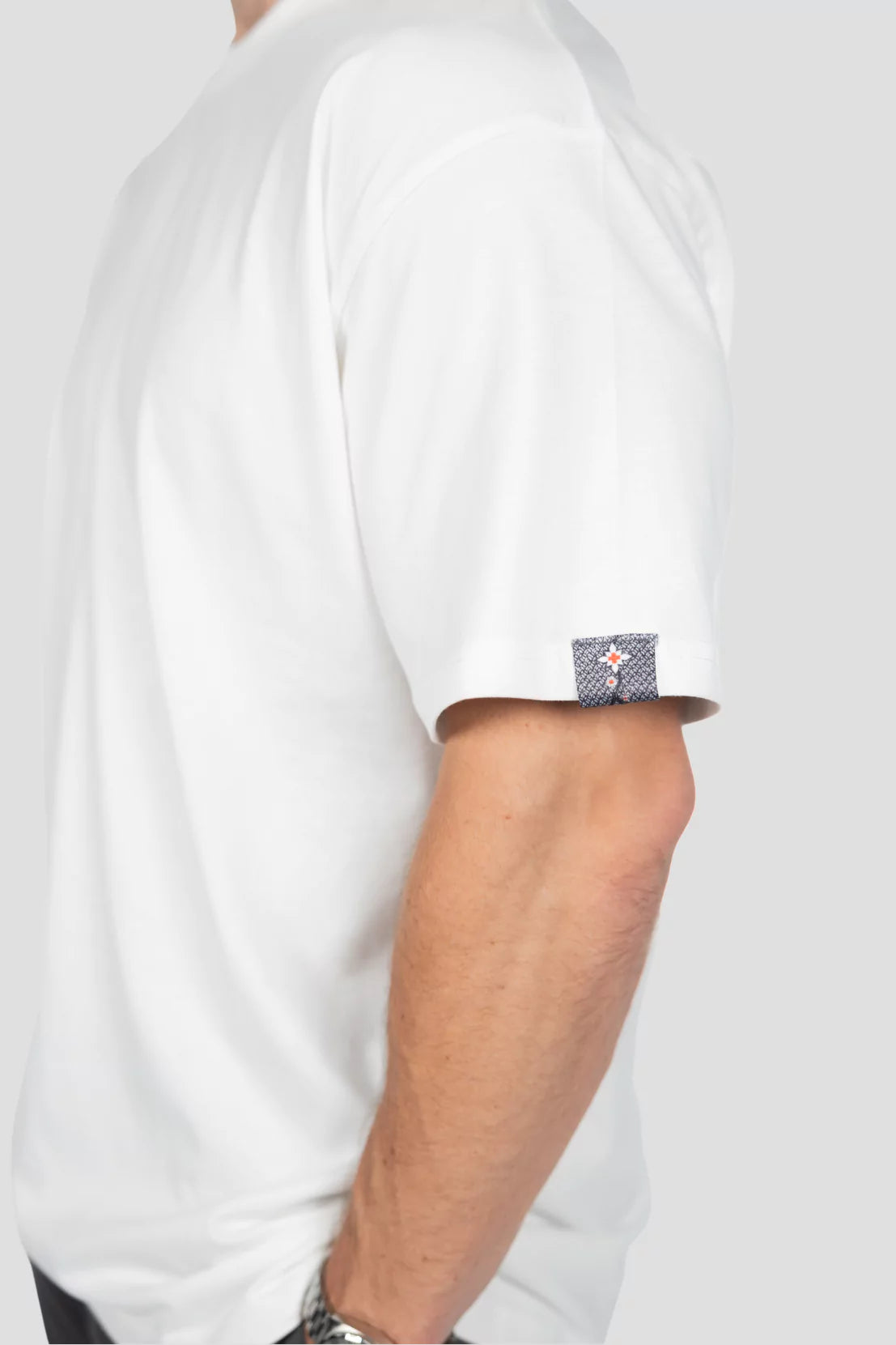 T-Shirt Edelweiss Oversized Light Herren mit dezentem Edelweiss-Badge am Arm – Oversized Fit aus 100 % Baumwolle