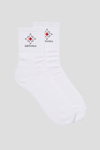 Socken im 3er-Pack von Edelvetica, mittlere Länge, die Komfort und Stil vereinen. Diese Socken zeichnen sich durch ein subtiles, aber charakteristisches Design aus, ideal für den täglichen Gebrauch. Sie bieten eine perfekte Mischung aus Funktionalität und modischer Eleganz.