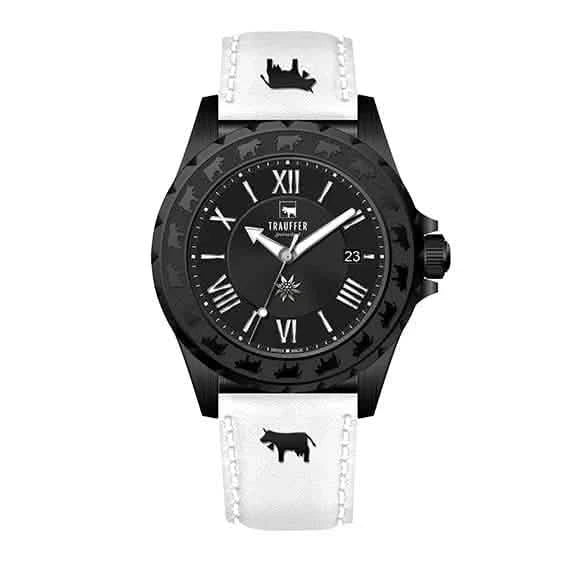 Trauffer Chronograph mit schwarzem Gehäuse, weissem Lederarmband mit Kuhsymbol, schwarzem Zifferblatt und Alpaufzug-Gravur – Swiss Made