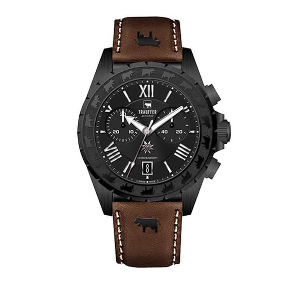Trauffer Chronograph mit schwarzem Gehäuse, braunem Lederarmband, Alpaufzug-Gravur und Edelweiss-Zifferblatt – Swiss Made