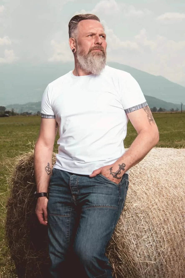 Herren-T-Shirt mit Edelweiss-Motiv am Armabschluss von Edelvetica