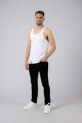 Herren Edelweiss Tank Top von Edelvetica, ein leichtes und stilvolles Oberteil. Dieses Tank Top zeichnet sich durch ein subtiles Edelweiss-Blumenmuster aus, das eine Verbindung zur Schweizer Kultur herstellt. Es ist perfekt für warme Tage und kombiniert Komfort mit einem Hauch von alpiner Eleganz.